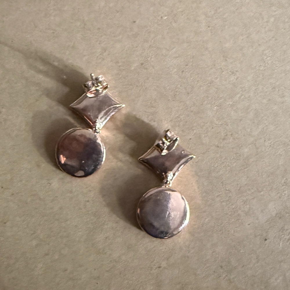 Rose Gold Colored Earrings with Mother of Pearl Flowers - Picture 2 of 2